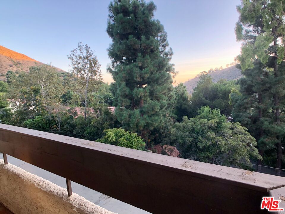 2700 Cahuenga Blvd Unit: 2209