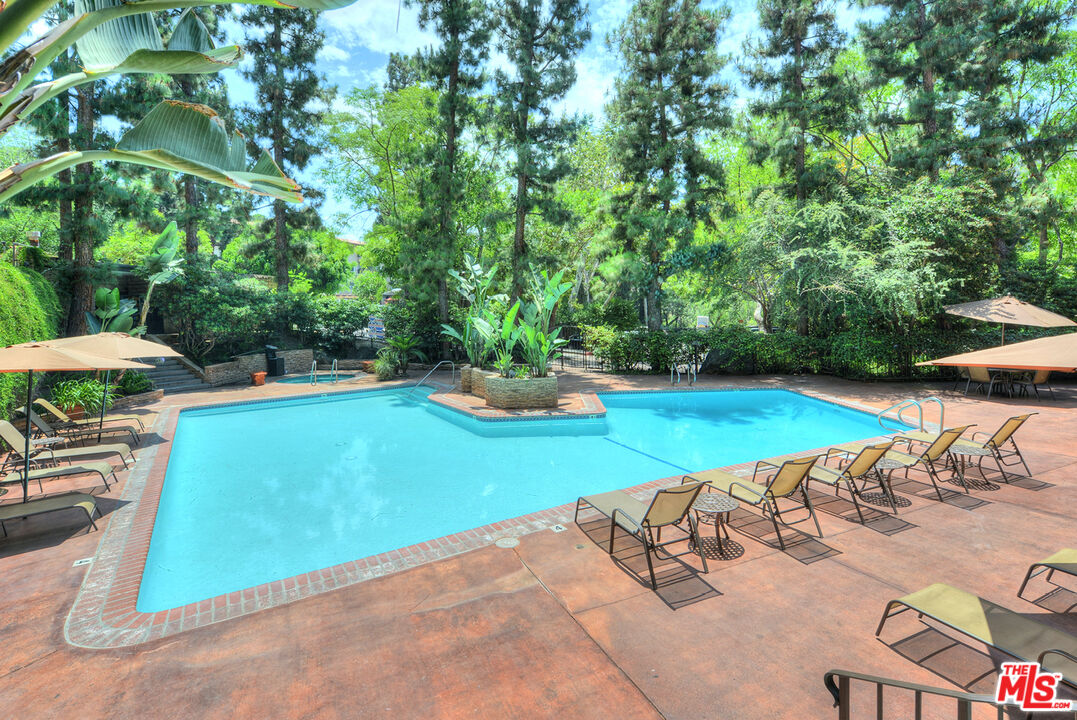 2700 Cahuenga Blvd Unit: 2209