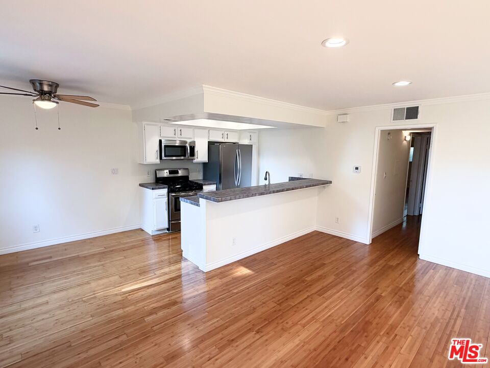 2700 Cahuenga Blvd Unit: 2209