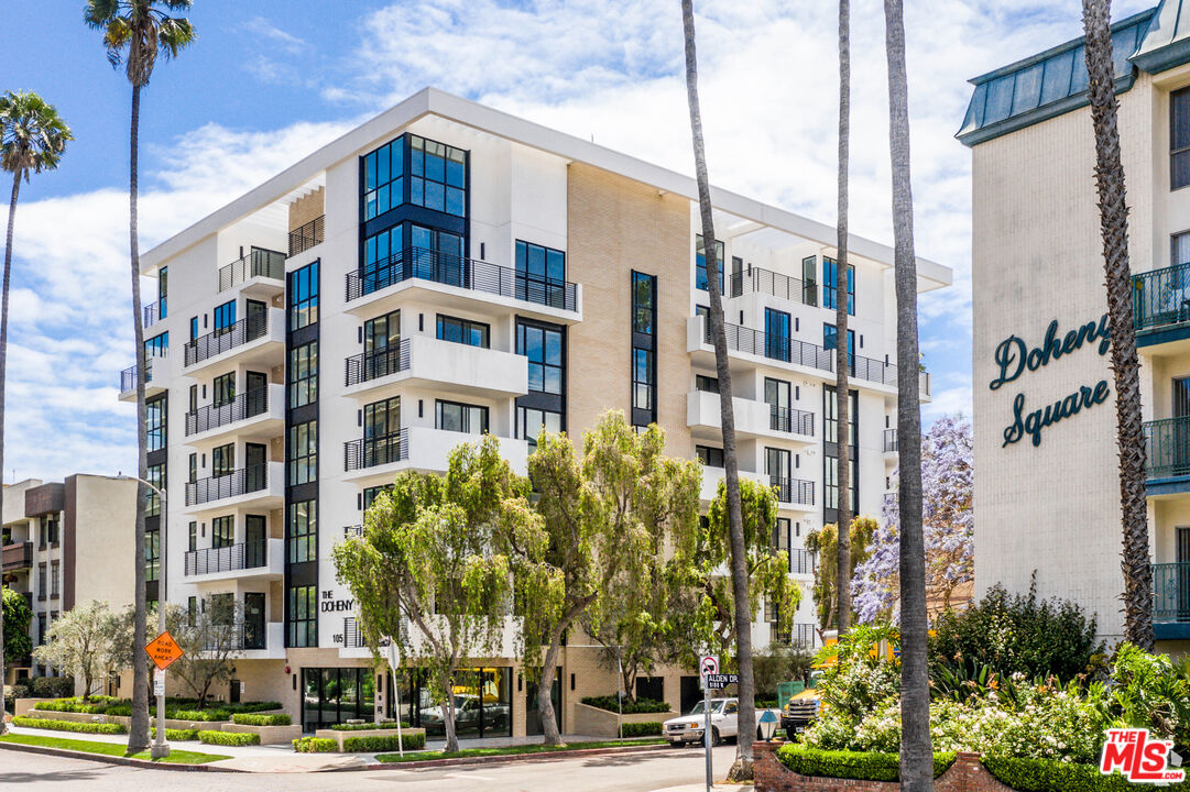 105 S Doheny Dr Unit: 205
