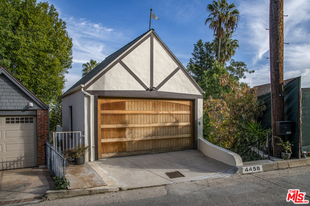 4458 Dundee Dr