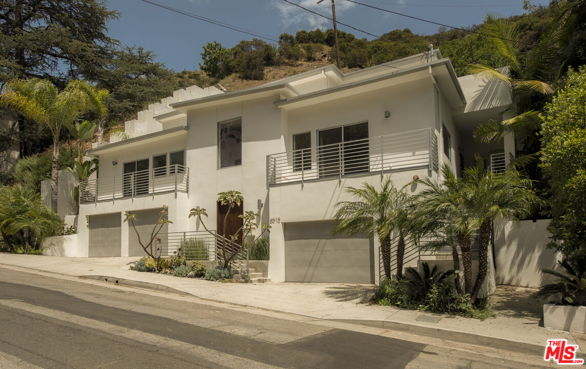 2010 N Curson Ave