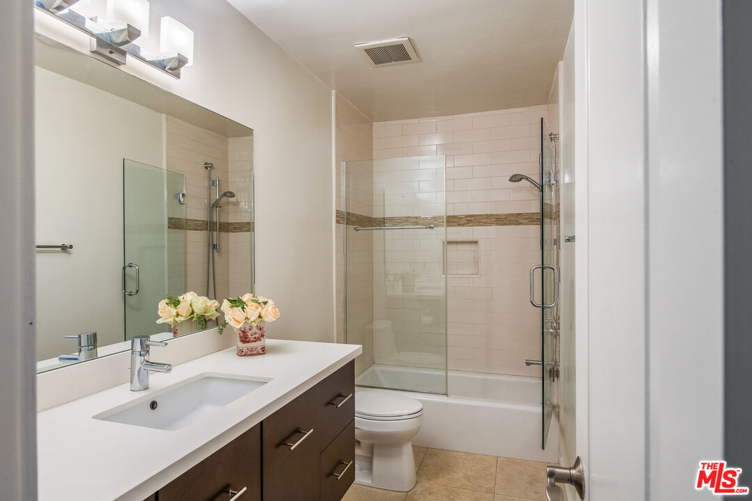 1301 17th St Unit: 102