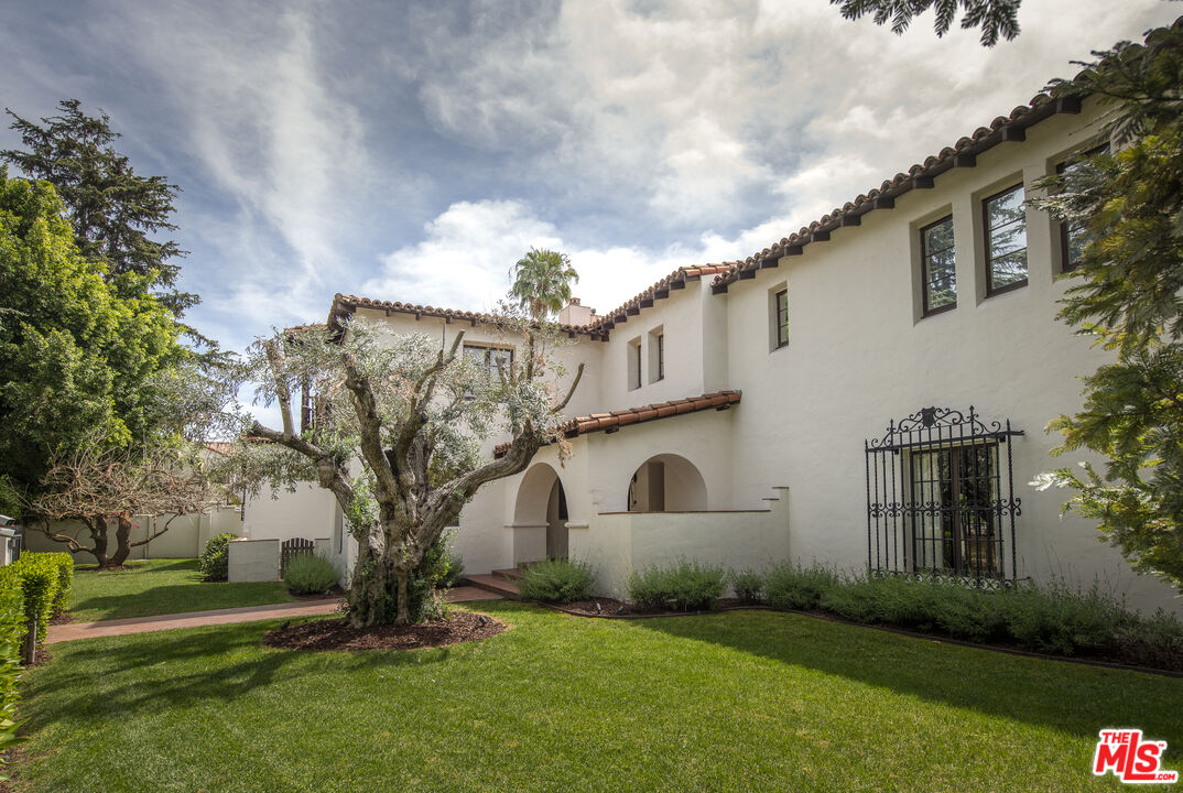 5470 Los Feliz Blvd