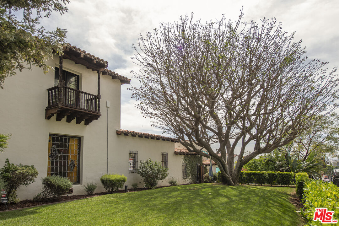 5470 Los Feliz Blvd