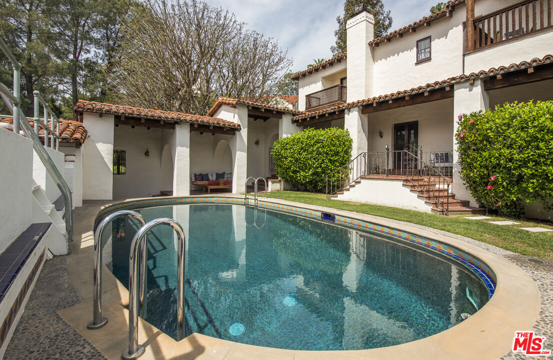 5470 Los Feliz Blvd