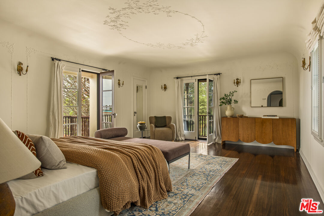 5470 Los Feliz Blvd