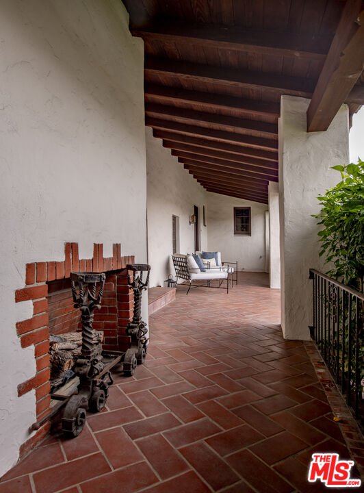 5470 Los Feliz Blvd