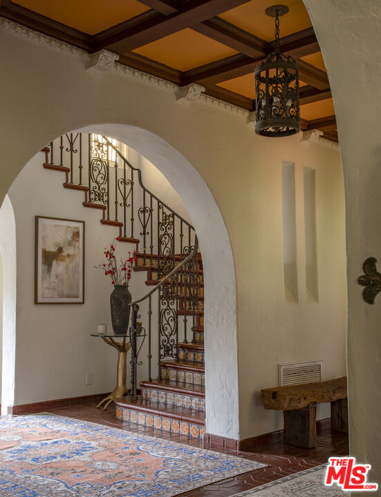 5470 Los Feliz Blvd