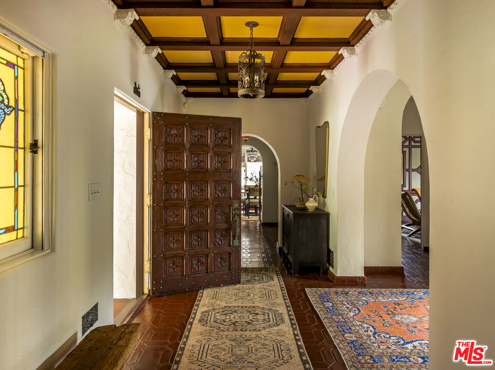 5470 Los Feliz Blvd