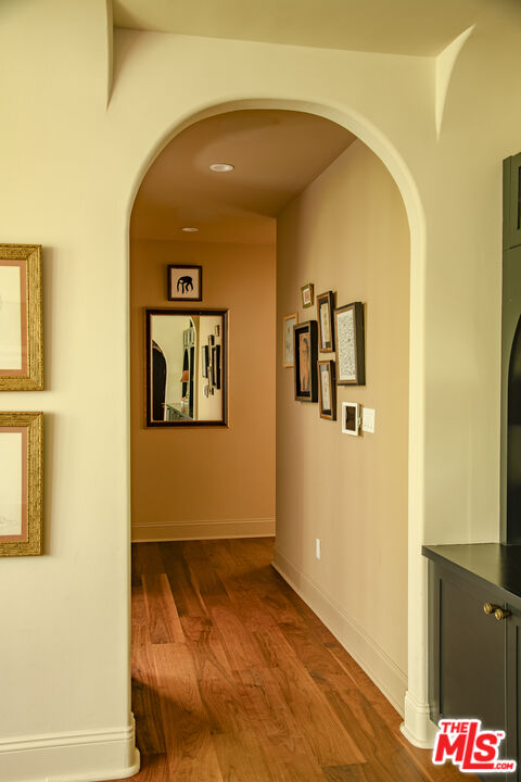 819 N La Jolla Ave