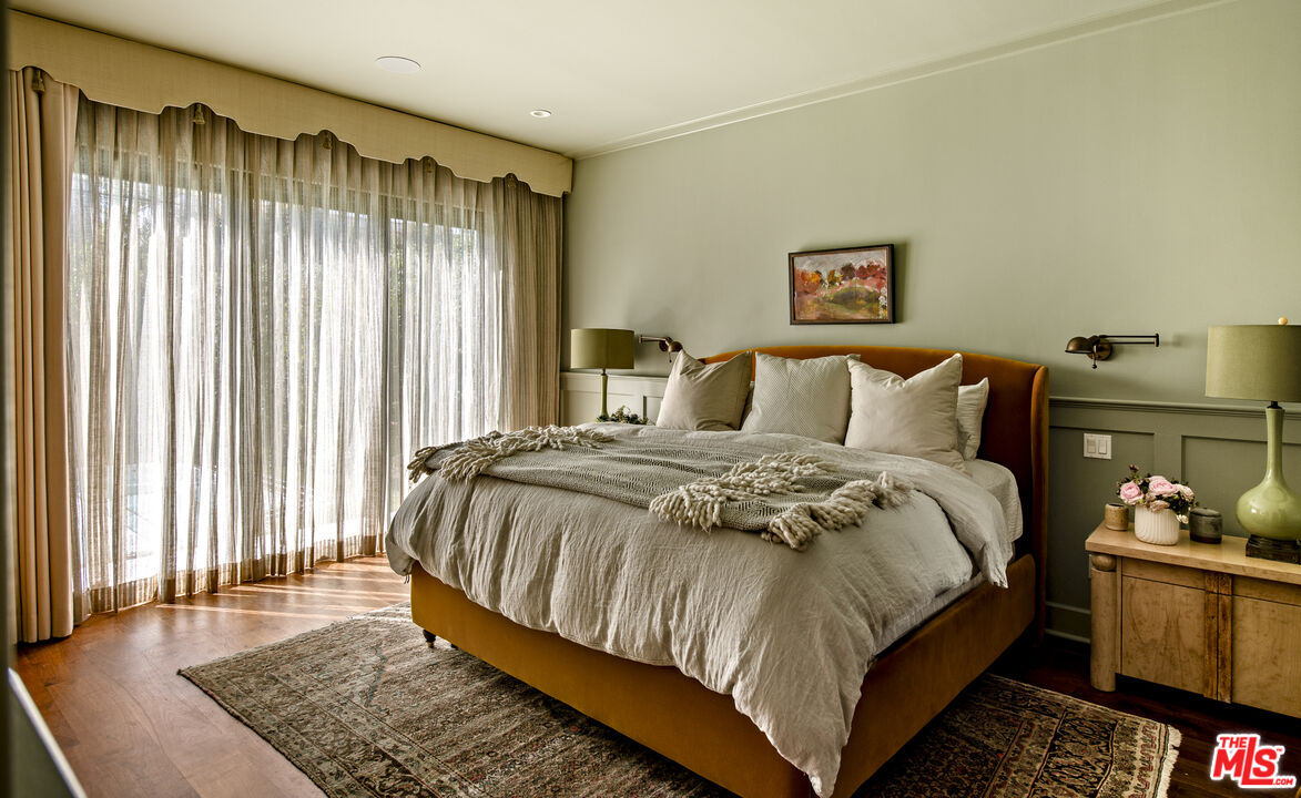 819 N La Jolla Ave