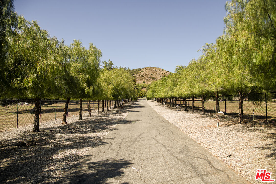33269 Mulholland Hwy