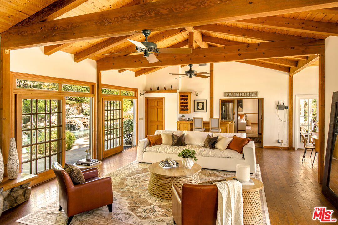 33269 Mulholland Hwy