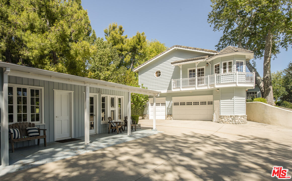 33269 Mulholland Hwy