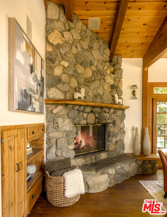 33269 Mulholland Hwy