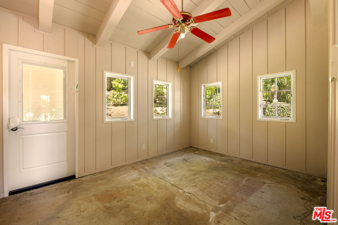 33269 Mulholland Hwy