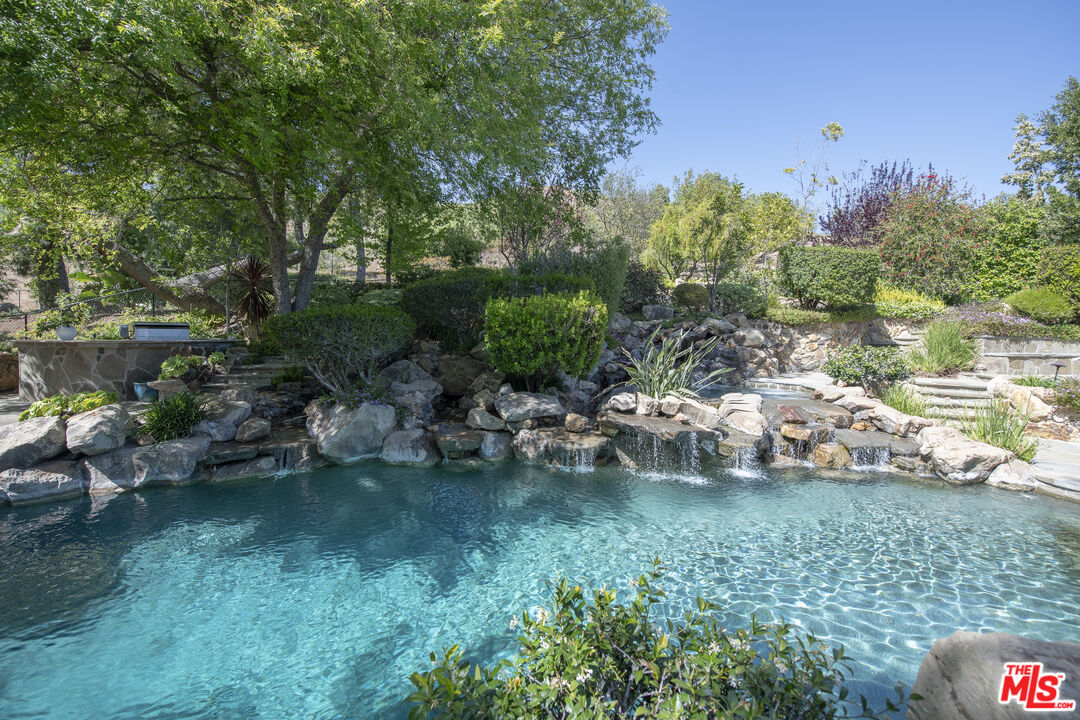 33269 Mulholland Hwy