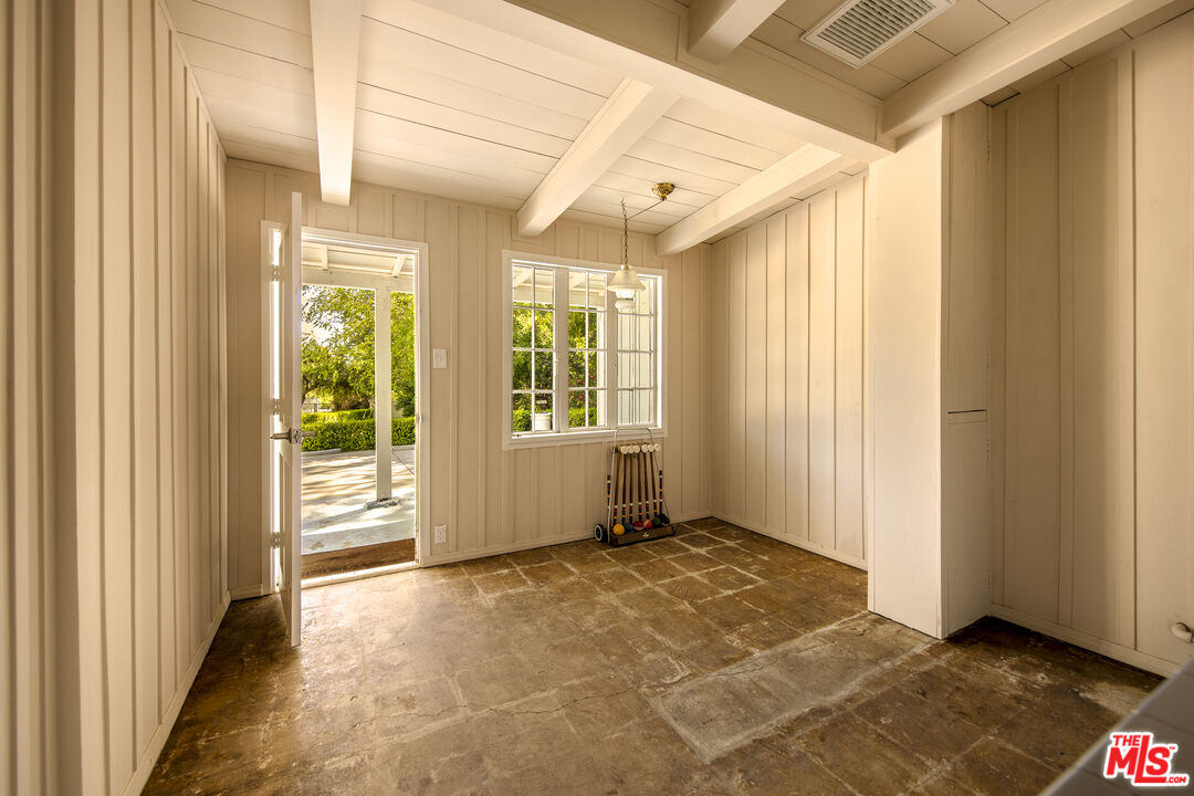 33269 Mulholland Hwy