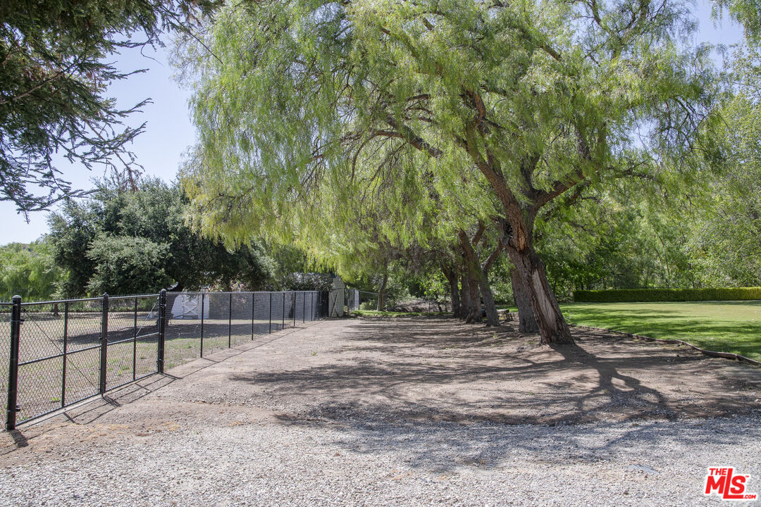 33269 Mulholland Hwy