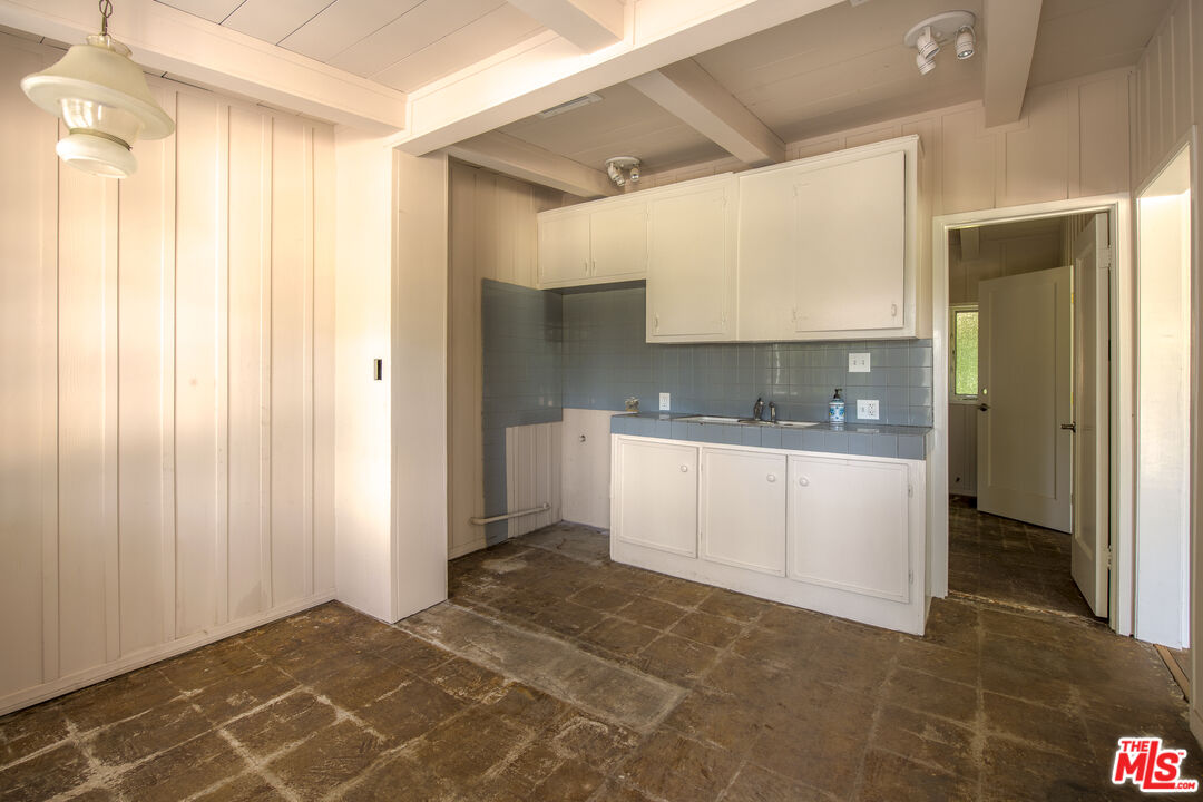33269 Mulholland Hwy