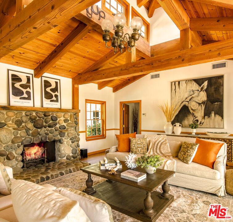 33269 Mulholland Hwy