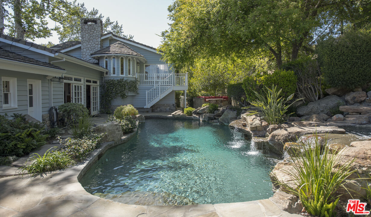 33269 Mulholland Hwy