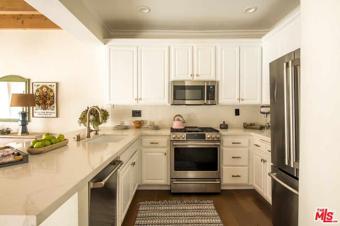 4360 Ventura Canyon Ave Unit: 3