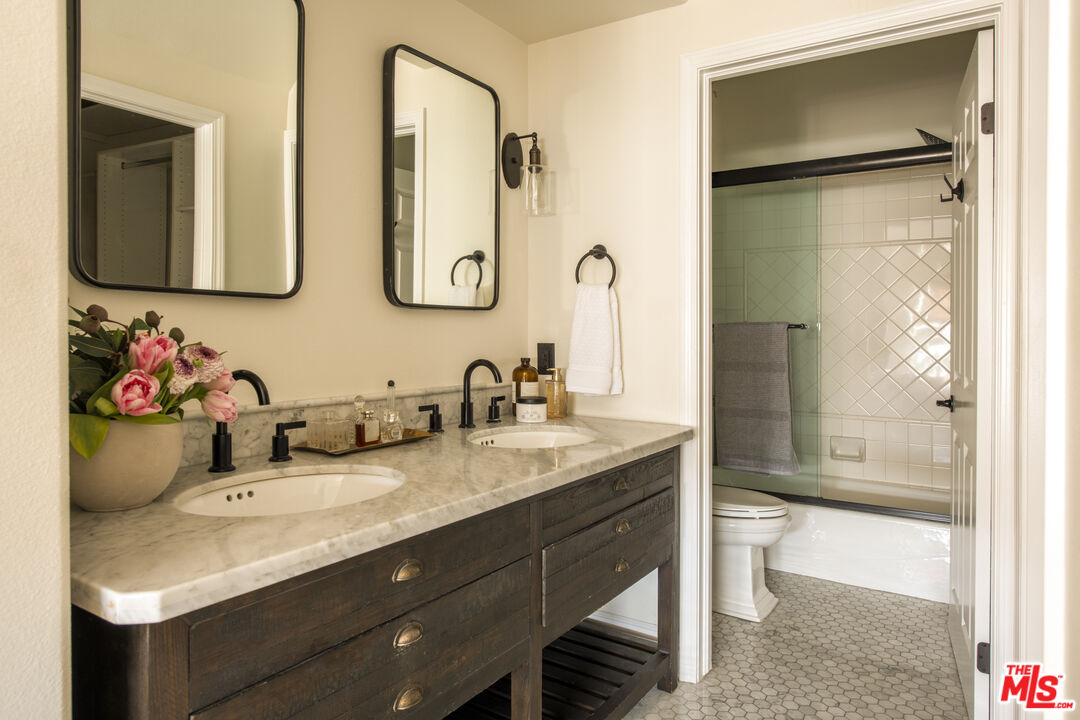 4360 Ventura Canyon Ave Unit: 3