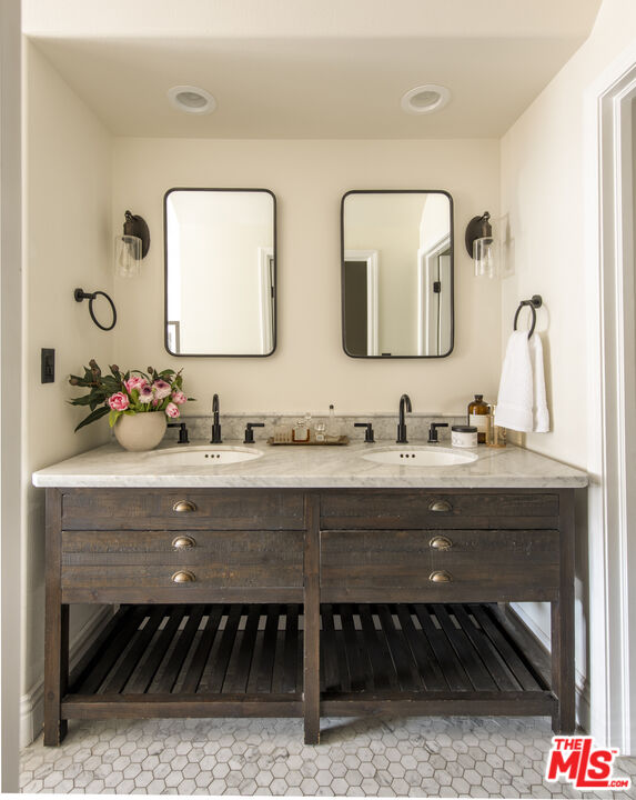 4360 Ventura Canyon Ave Unit: 3