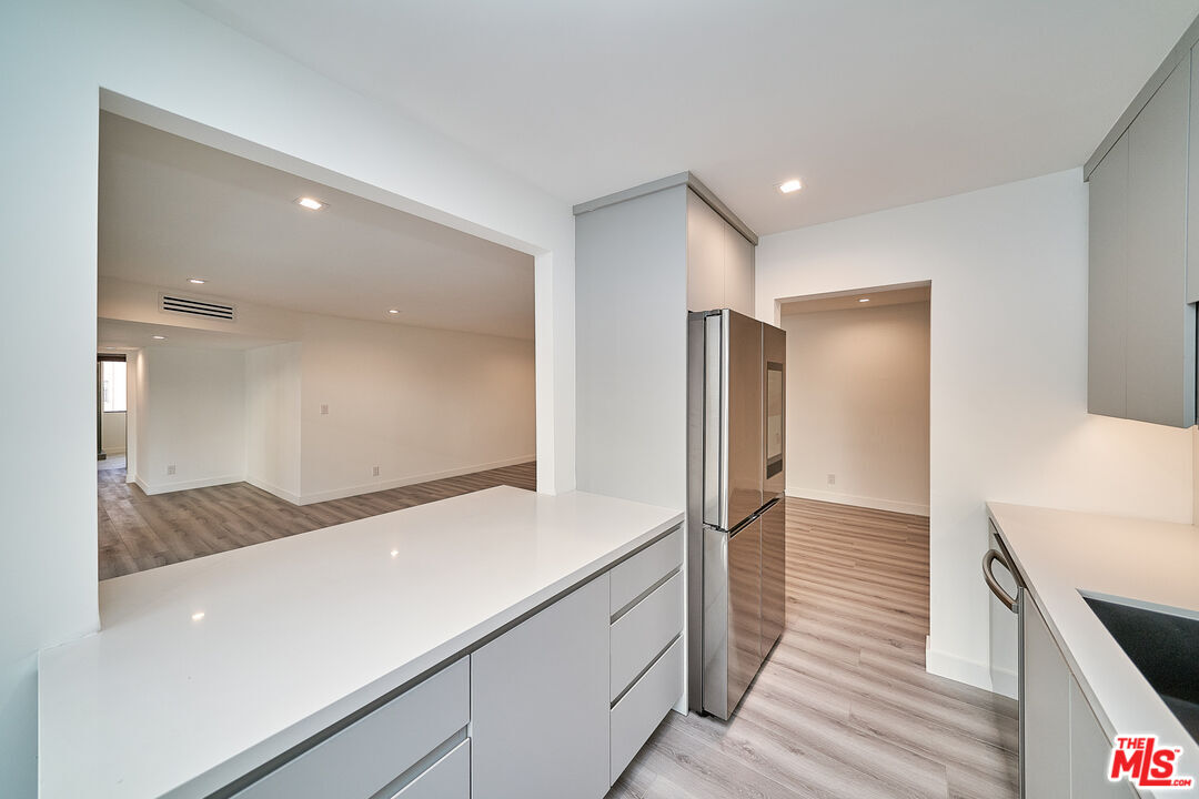 137 S Maple Dr Unit: 102