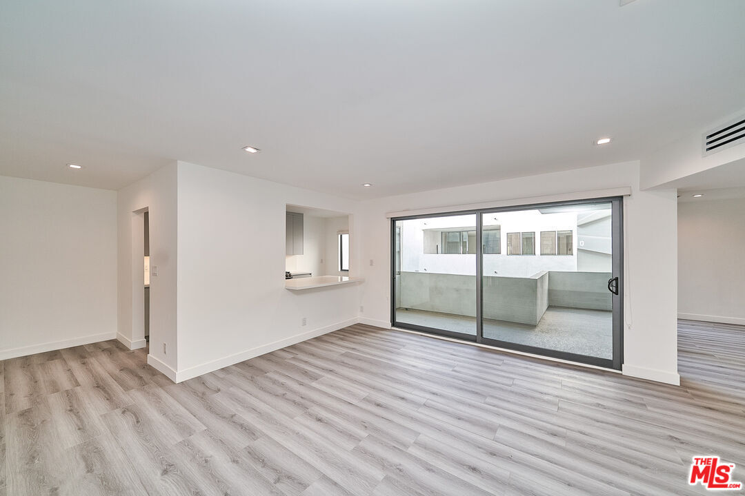 137 S Maple Dr Unit: 102