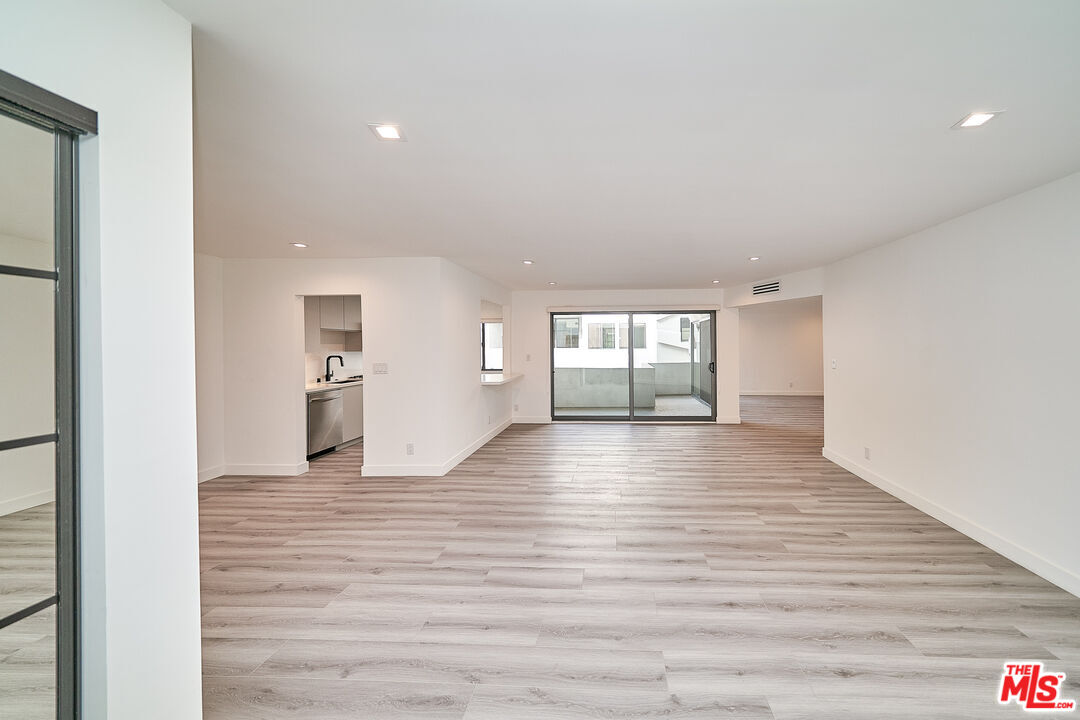 137 S Maple Dr Unit: 102