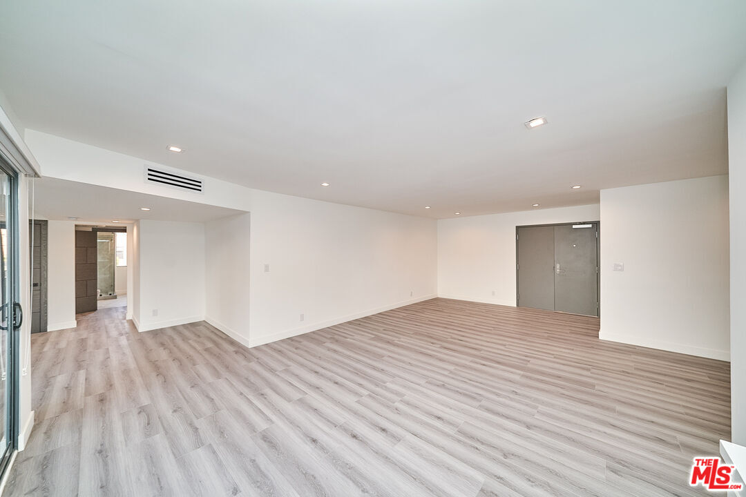 137 S Maple Dr Unit: 102