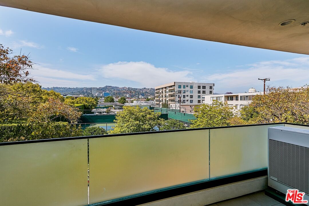 328 N Maple Dr Unit: 201