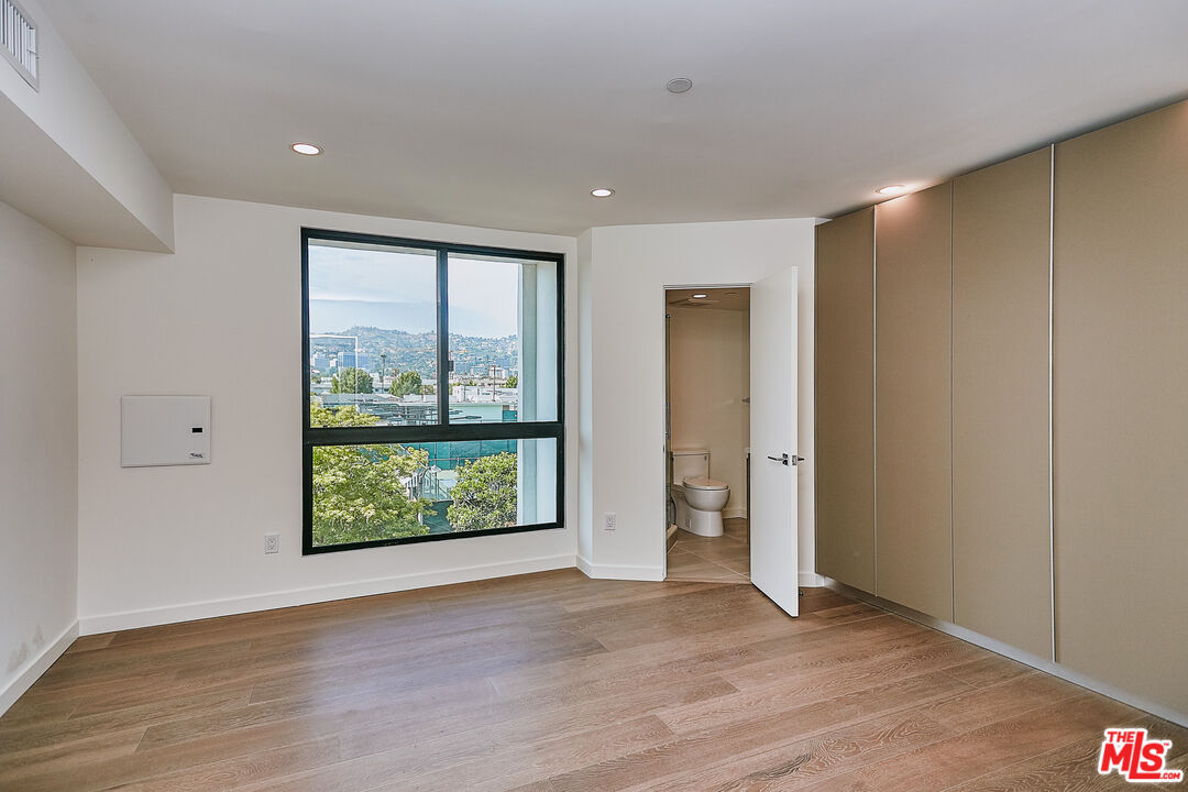 328 N Maple Dr Unit: 201
