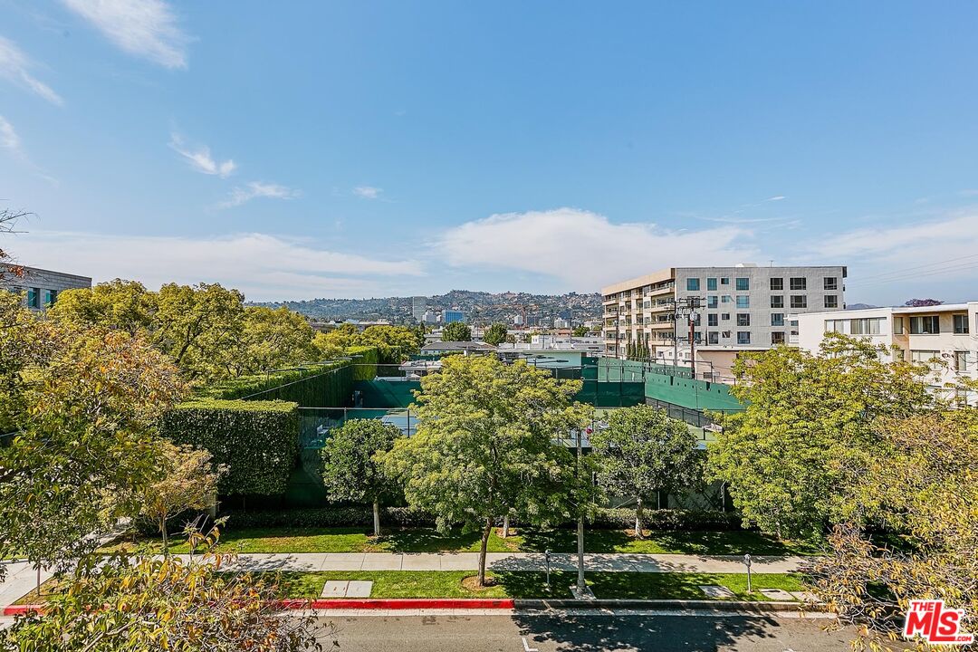328 N Maple Dr Unit: 201
