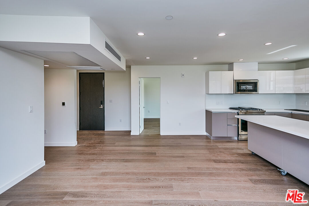 328 N Maple Dr Unit: 101
