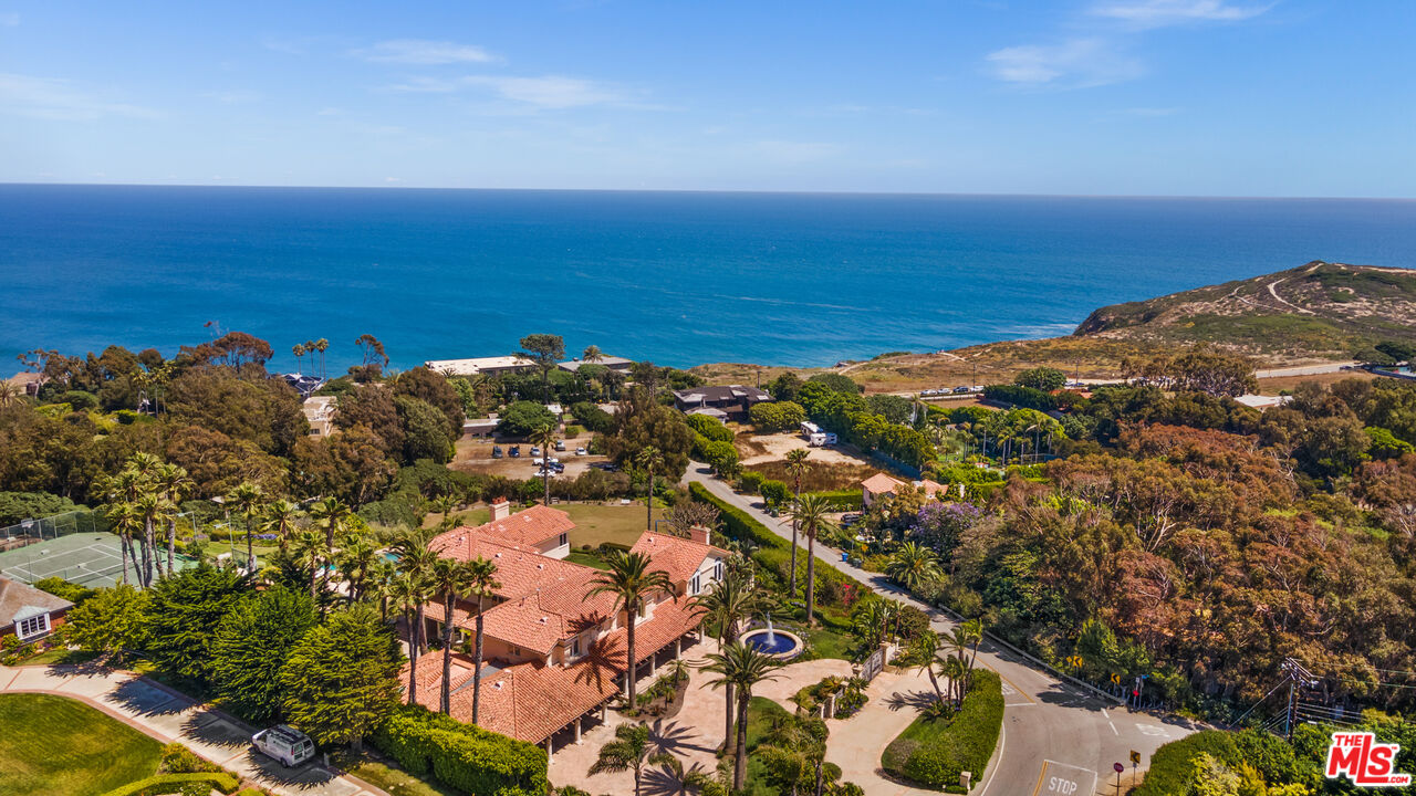 7160 Dume Dr