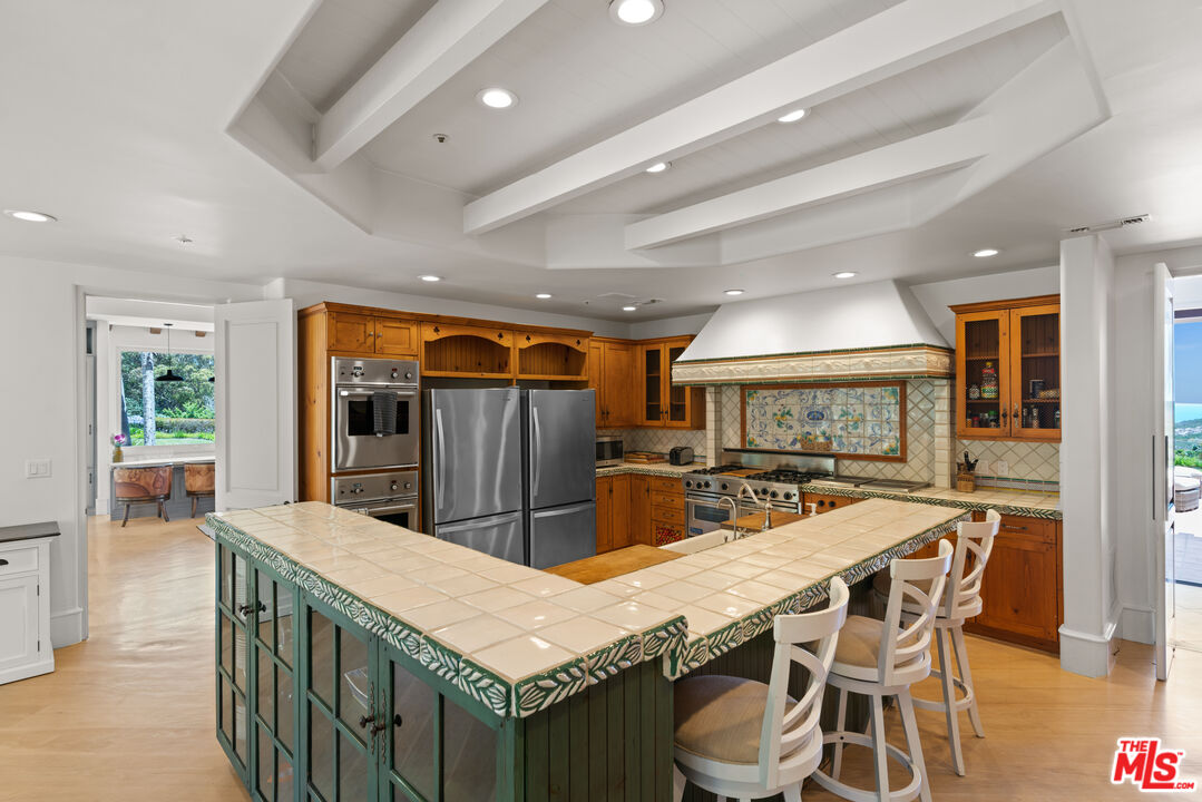 7160 Dume Dr