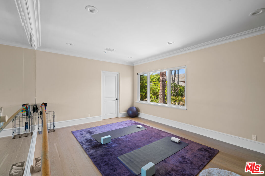 7160 Dume Dr