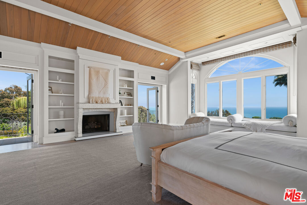 7160 Dume Dr