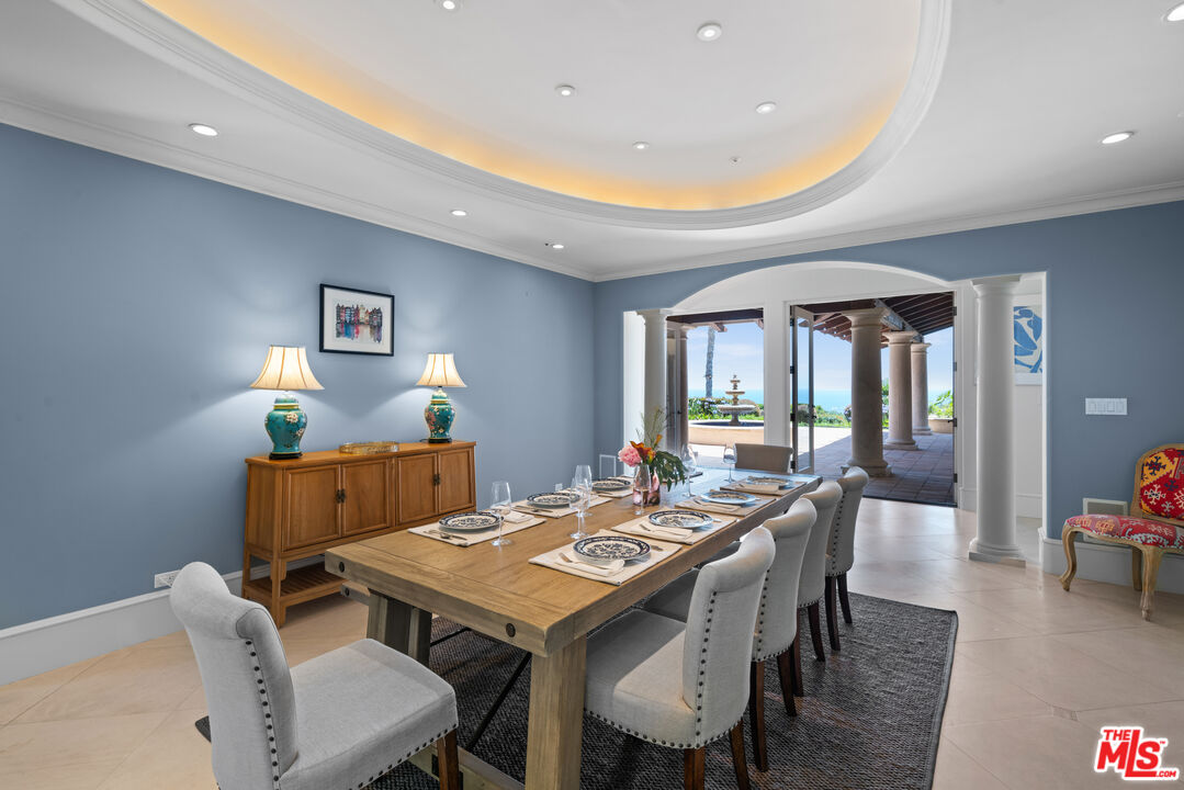 7160 Dume Dr
