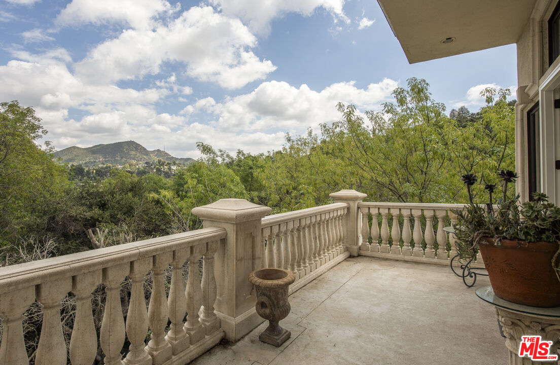 3780 Multiview Dr