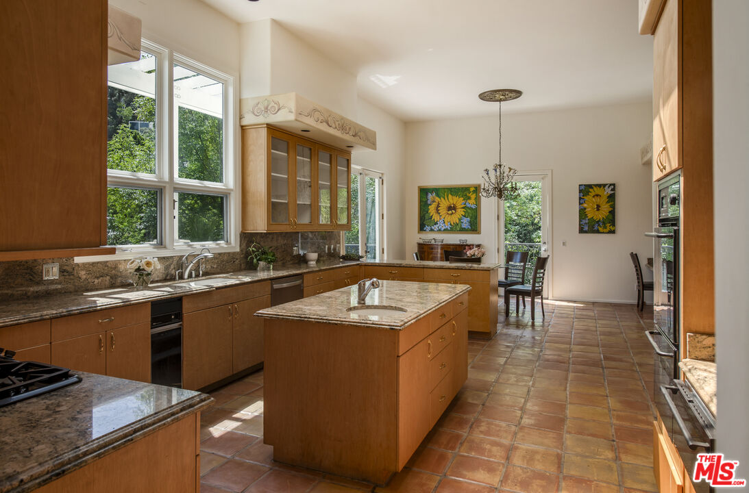 3780 Multiview Dr