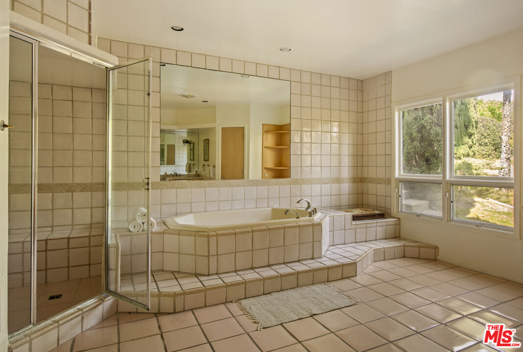 3780 Multiview Dr