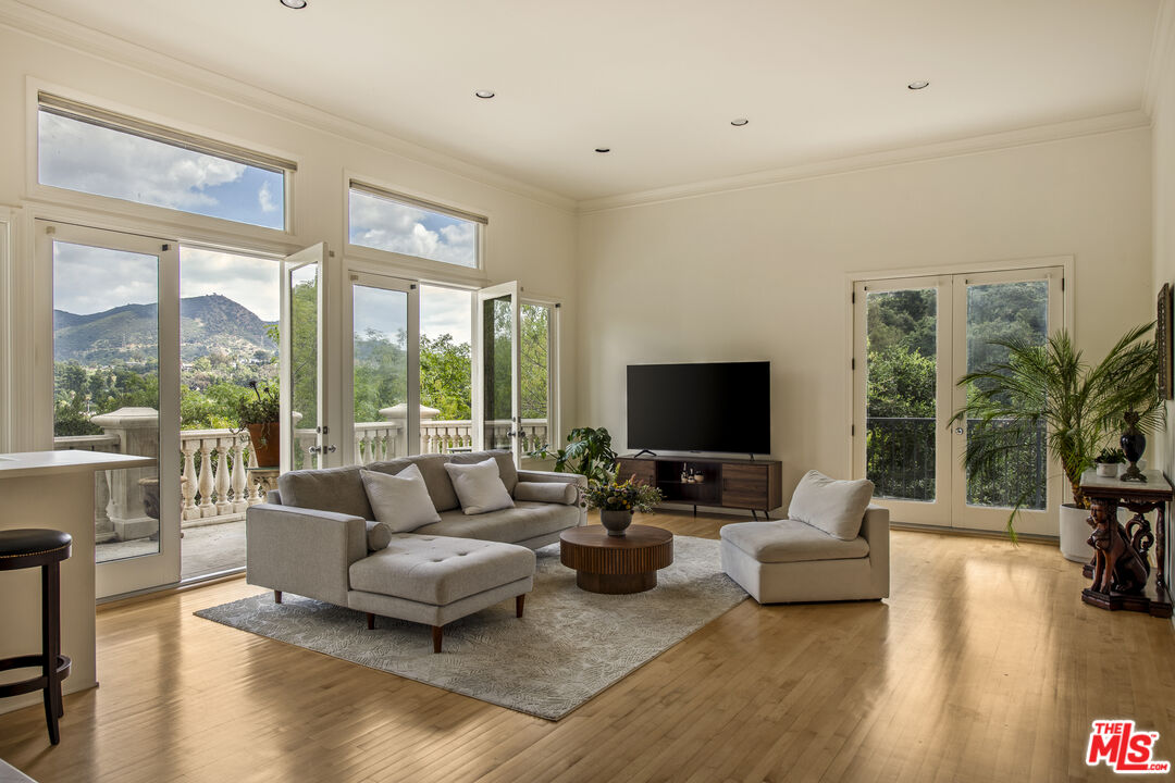3780 Multiview Dr