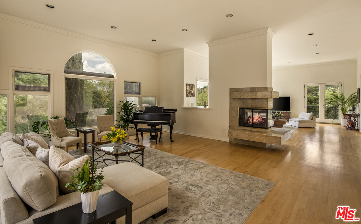 3780 Multiview Dr