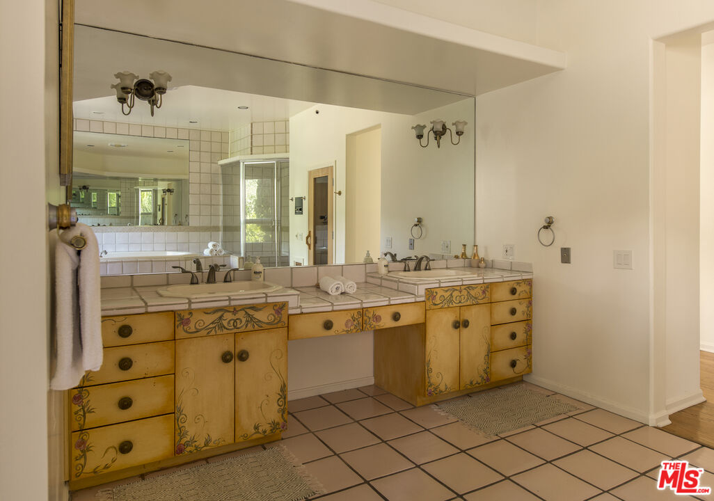 3780 Multiview Dr
