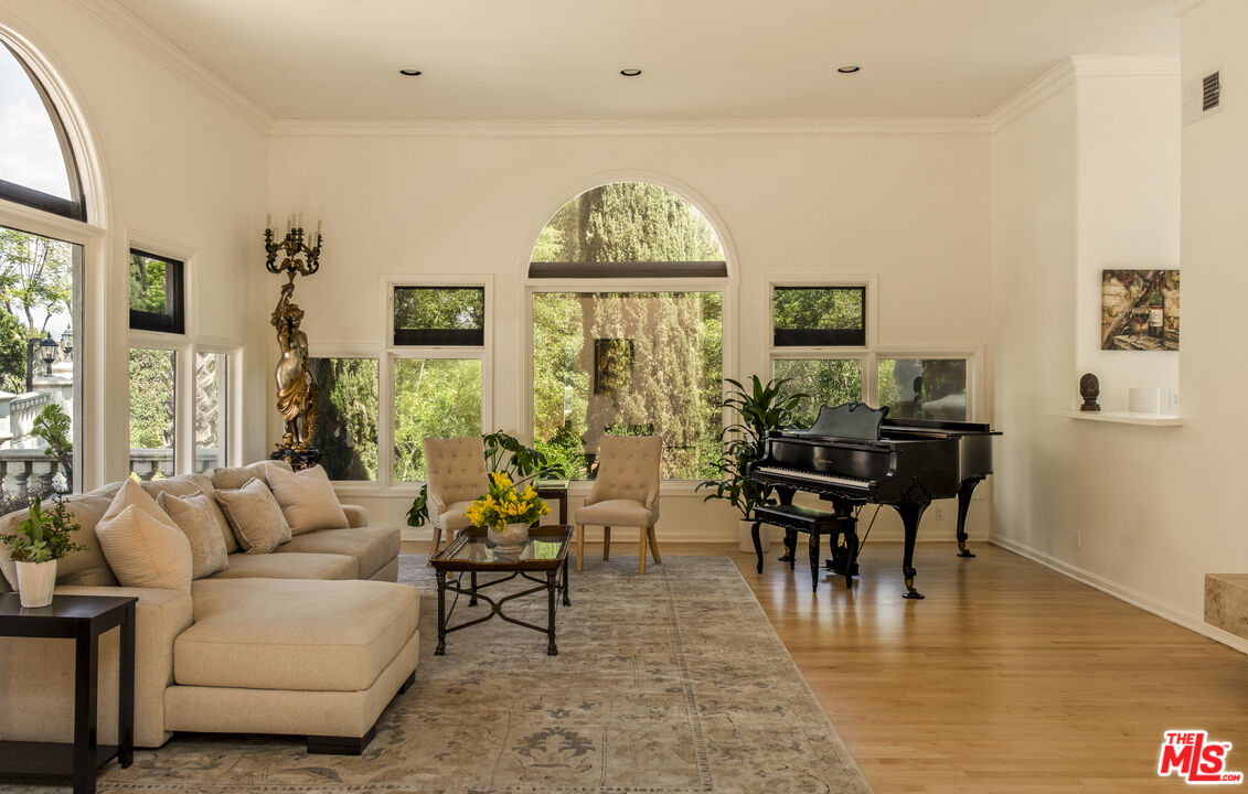 3780 Multiview Dr